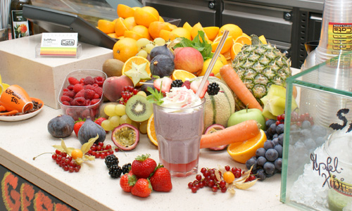 frische Fruchtsäfte und Smoothies