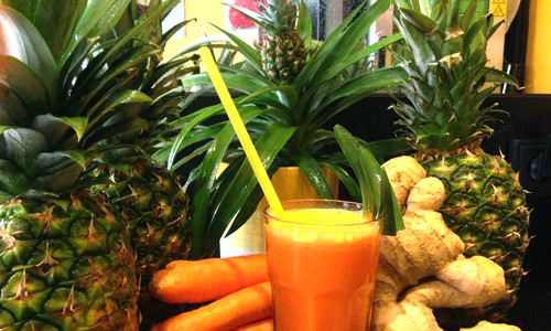 Ananas-Karotten-Ingwer Smoothie